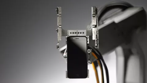 Apple Tackles E-Waste thumbnail