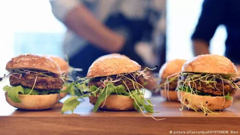 Bug Burgers, Anyone? thumbnail